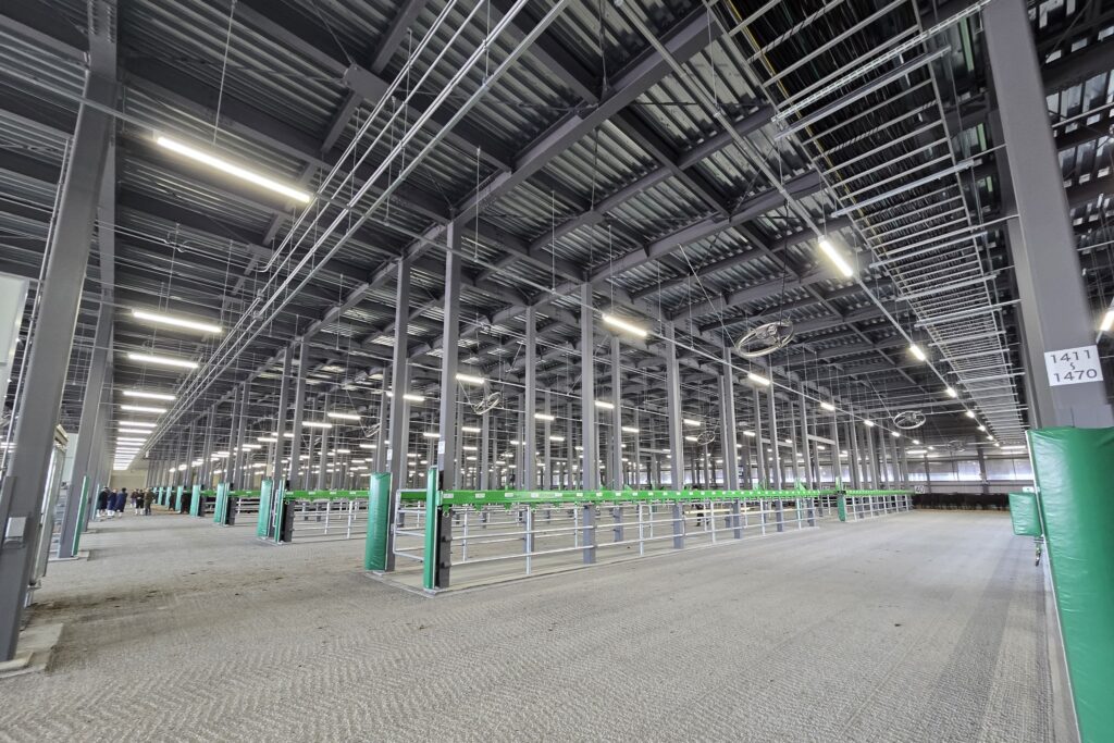 ジェネティクス北海道 新ホクレン十勝地区家畜市場 販売牛舎